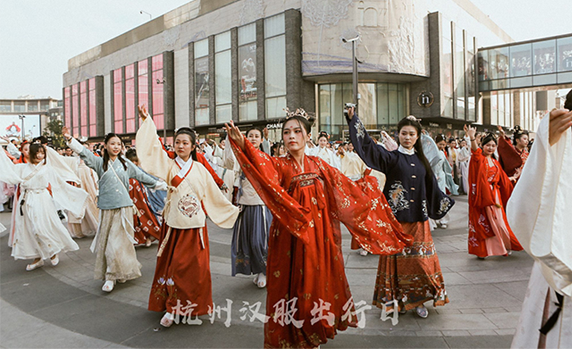 锦裳汉服掀起杭城国风热潮，kok在哪里下载
美妆助力传承文化之美